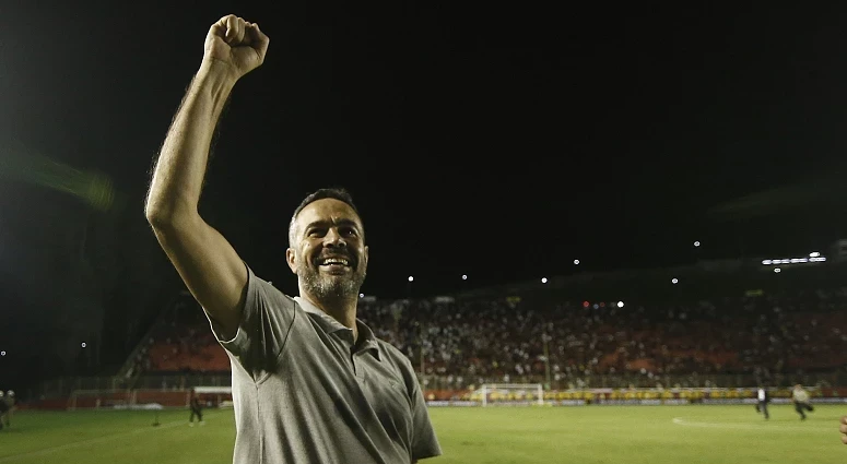 Artur Jorge colocou o Botafogo no topo do Brasileirão
