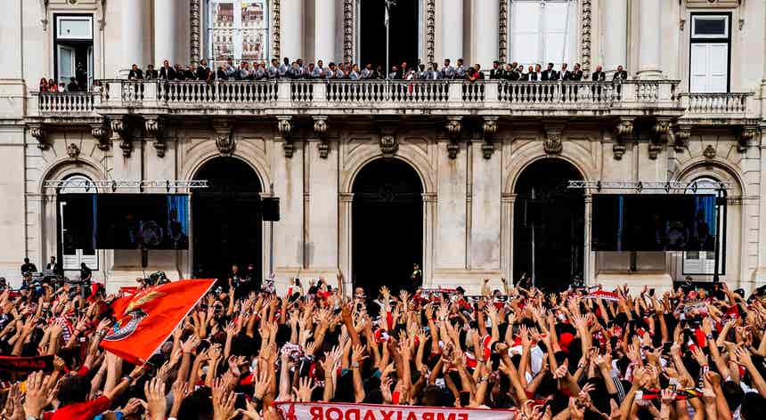 Benfica recebido na Câmara de Lisboa após conquista do título