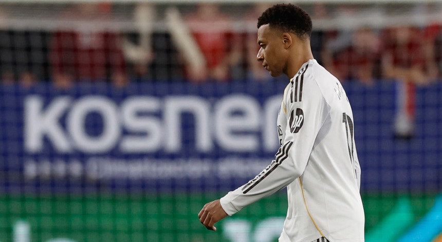 Imagem de Mbappé fora de jogo