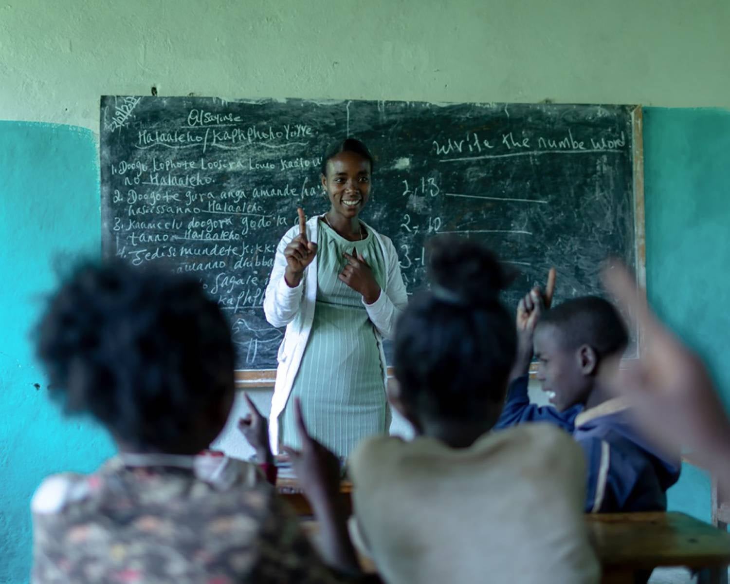 Países en desarrollo gastan más en deuda externa que en educación