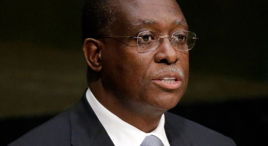 Manuel Vicente continua por notificar