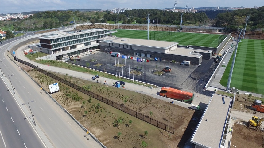 A Cidade do Futebol está pronta a funcionar na zona de Oeiras
