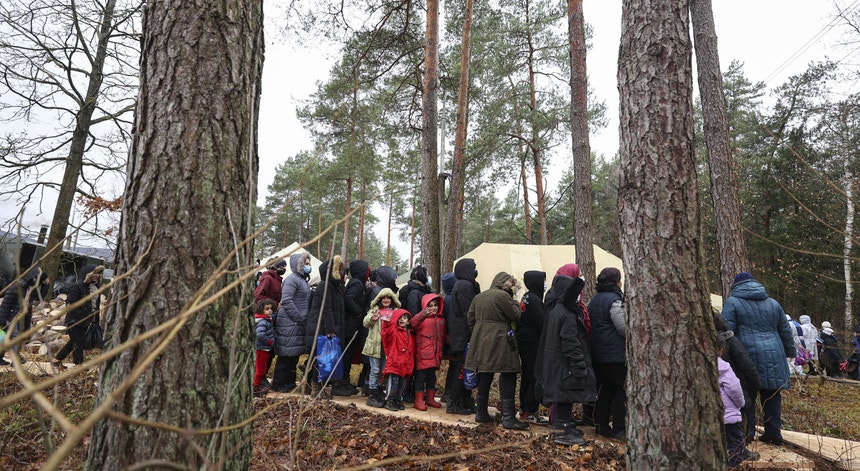 Nas últimas semanas as atenções têm estado concentradas em Bruzgi, na Bielorrússia, junto à fronteira com a Polónia. 
