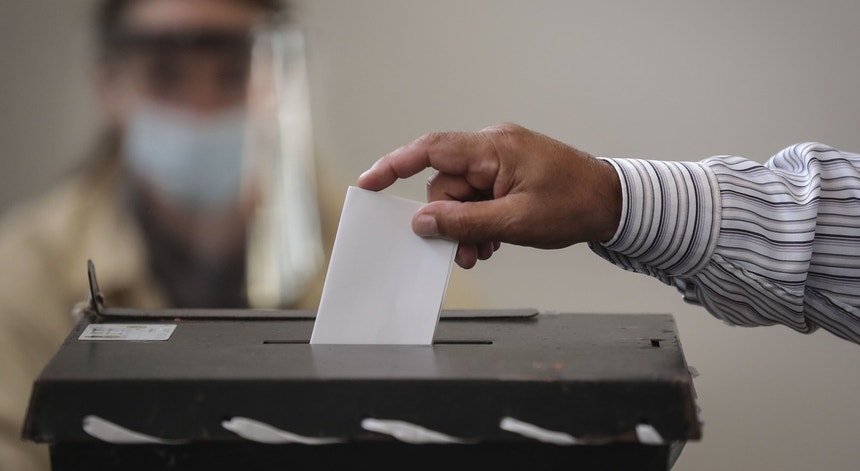 Mais de 13 mil pessoas em confinamento e idosos pediram para votar
