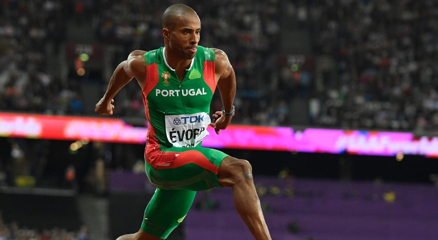 Nelson Évora saltou para o bronze mas promete fazer melhor no futuro
