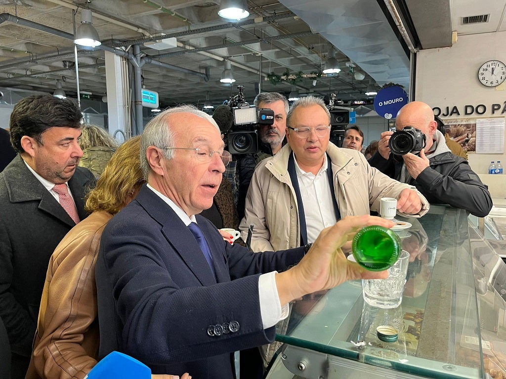 Mendes renews appeal to concentrate votes and says 'the polls don't tally with what's happening on the streets'