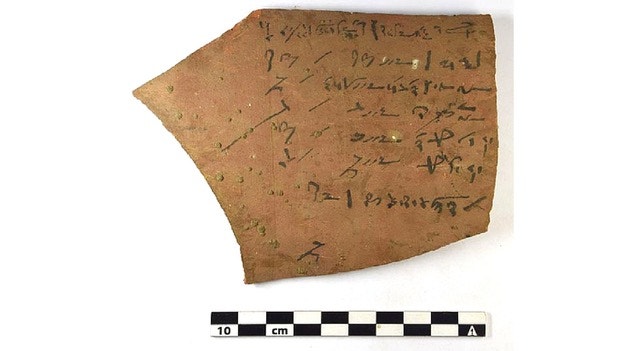 Quotidiano no Antigo Egito inscrito em mais de 18 mil fragmentos cerâmicos