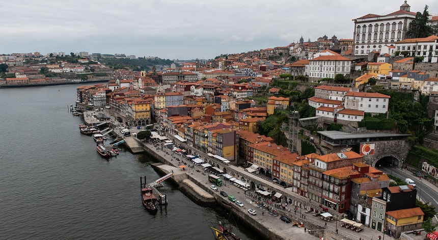 O alojamento no centro histórico do Porto está a dividir as forças políticas portuenses
