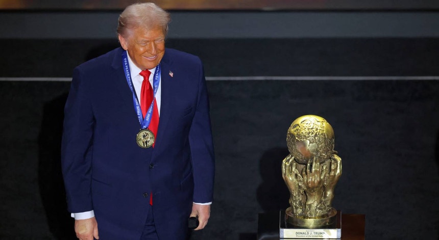 Mundial 2026. Donald Trump recebe primeiro Prémio da Paz da FIFA