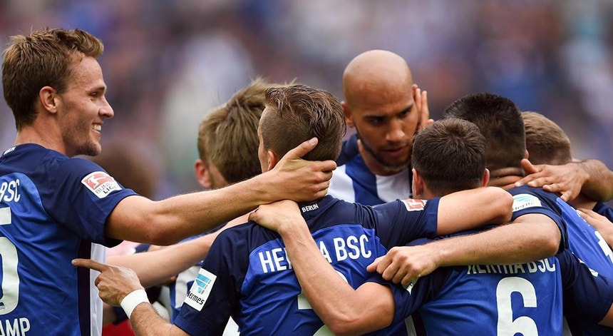 A equipa do Hertha de Berlim enfrenta vários casos positivos de covid-19

