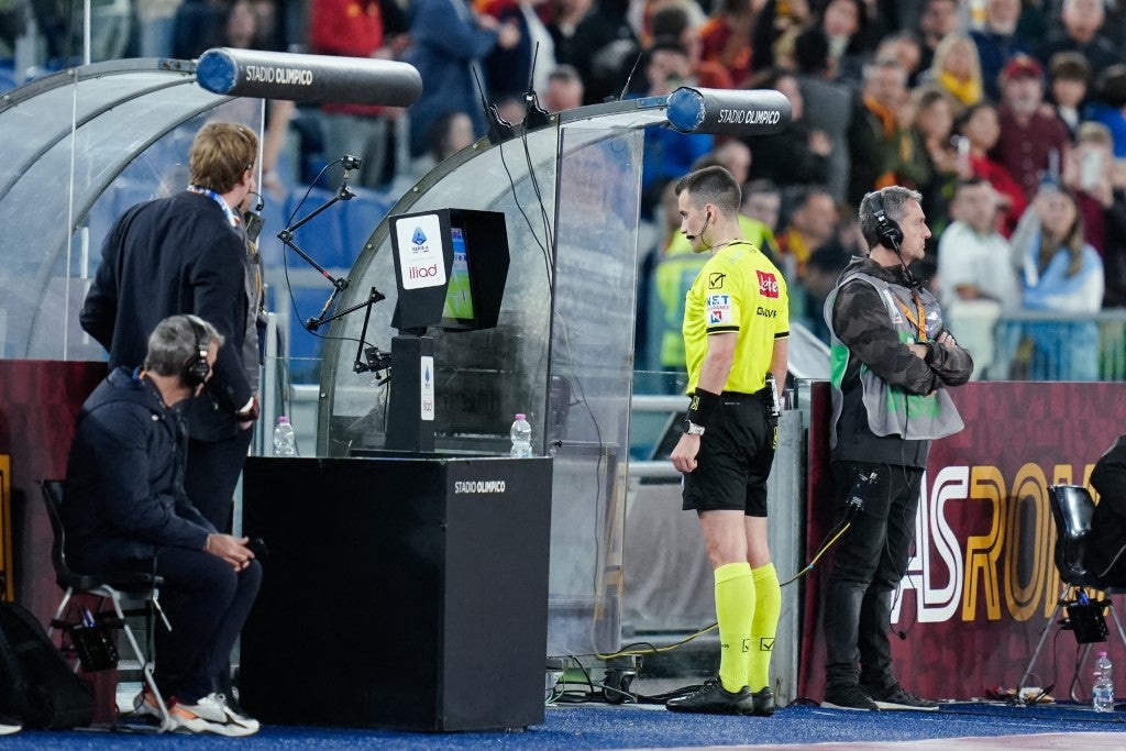 Adeptos da Premier League defendem eliminação do videoárbitro