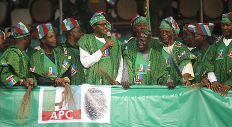 Candidato presidencial e ex-chefe de Governo da Nig&eacute;ria, Muhammad Buhari em Ibadan num com&iacute;cio de campanha a 30 de janeiro de 2015 (foto: Reuters)