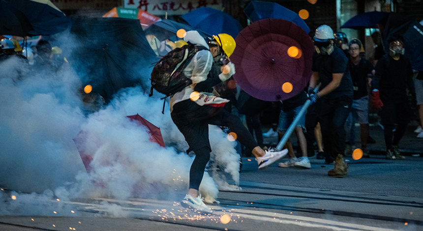 A China trava poderes de Hong Kong nos conflitos
