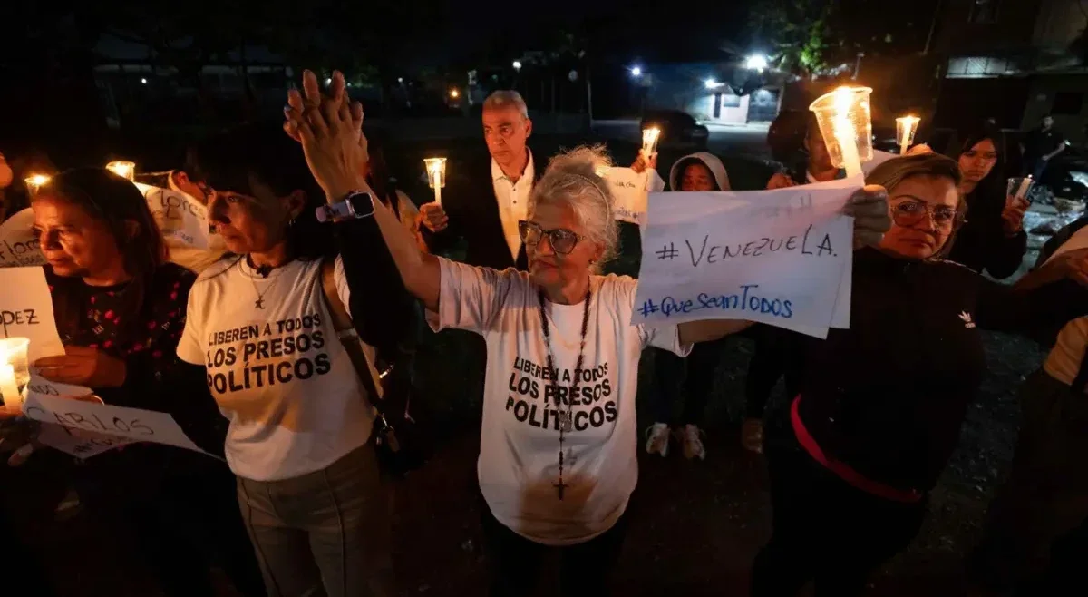 Famílias realizam vigília há sete meses para pedir a libertação de presos políticos na Venezuela