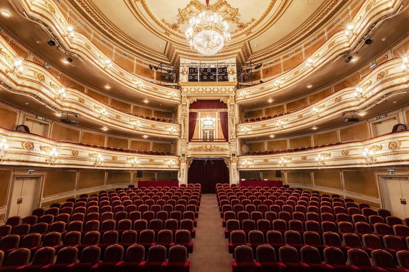 Frequência abaixo do desejado. Setor do teatro quer fixar público