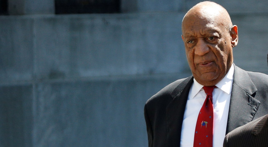 Bill Cosby aguarda sentença por agressão sexual agravada.
