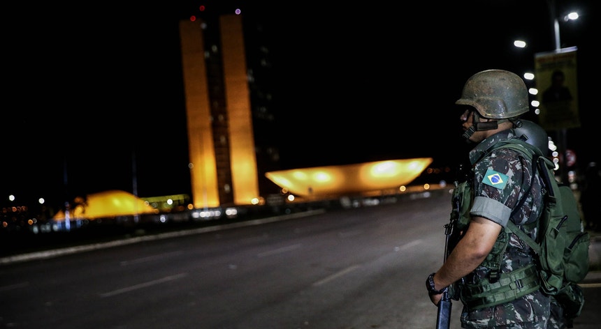 A medida de reforço da segurança com recurso a militares havia sido criticada pelas autoridades locais de Brasília
