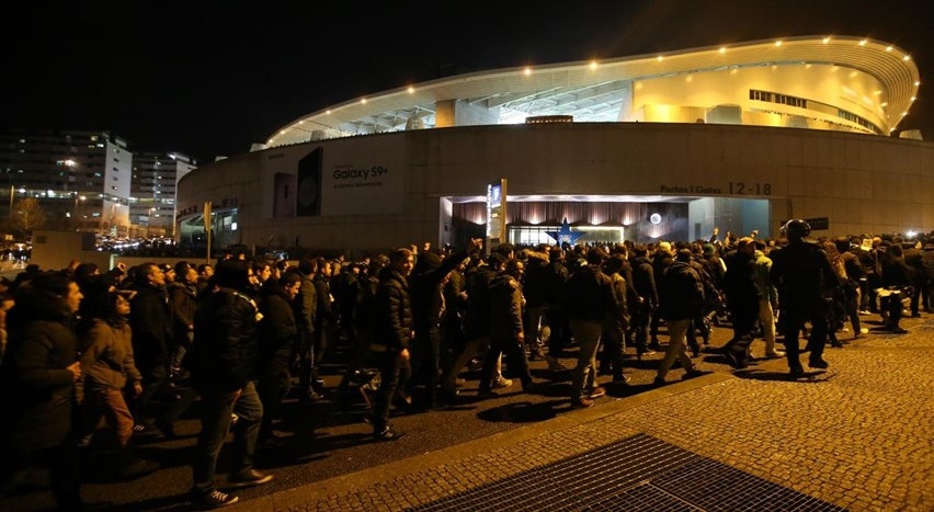 De início ao fim  do Sporting-FC Porto a operação policial controlou sempre os ânimos dos adeptos
