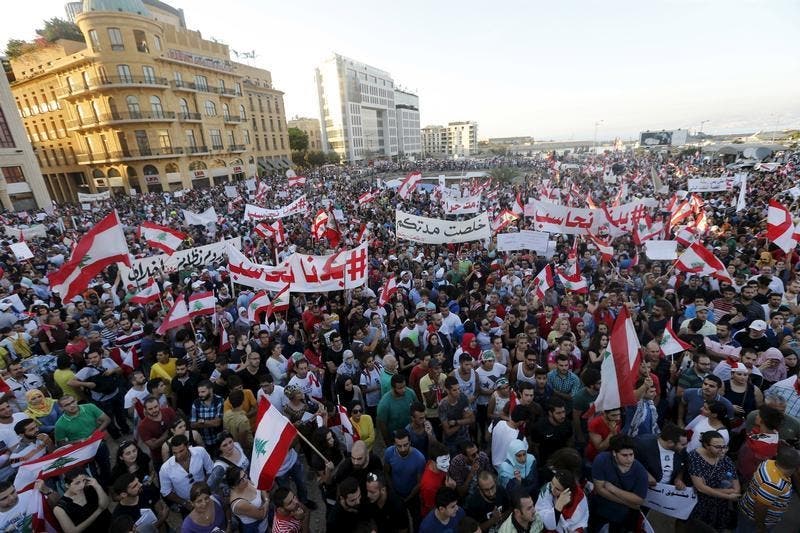 A manifestação anti-corrupção juntou no sabado 29 de agosto dezenas de milhares de pessoas na Praça dos Mártires no centro de Beirute Foto: Reuters