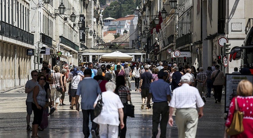 Baixos rendimentos s�o principal causa da precariedade para 75% dos portugueses