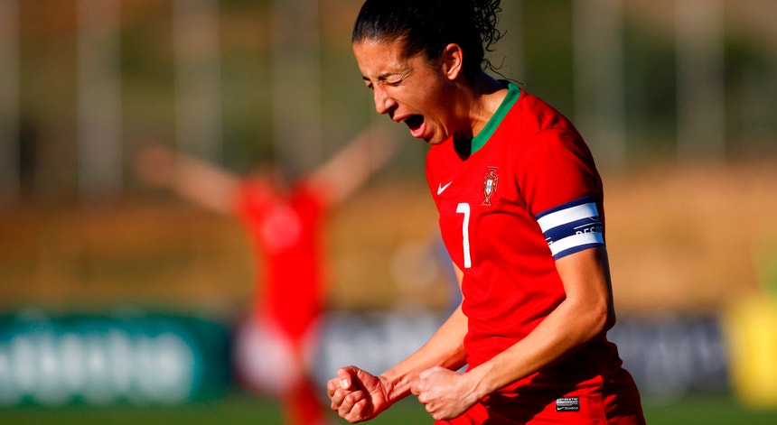 Cláudia Neto é a imagem da determinação da seleção portuguesa que vai participar na Algarve Cup
