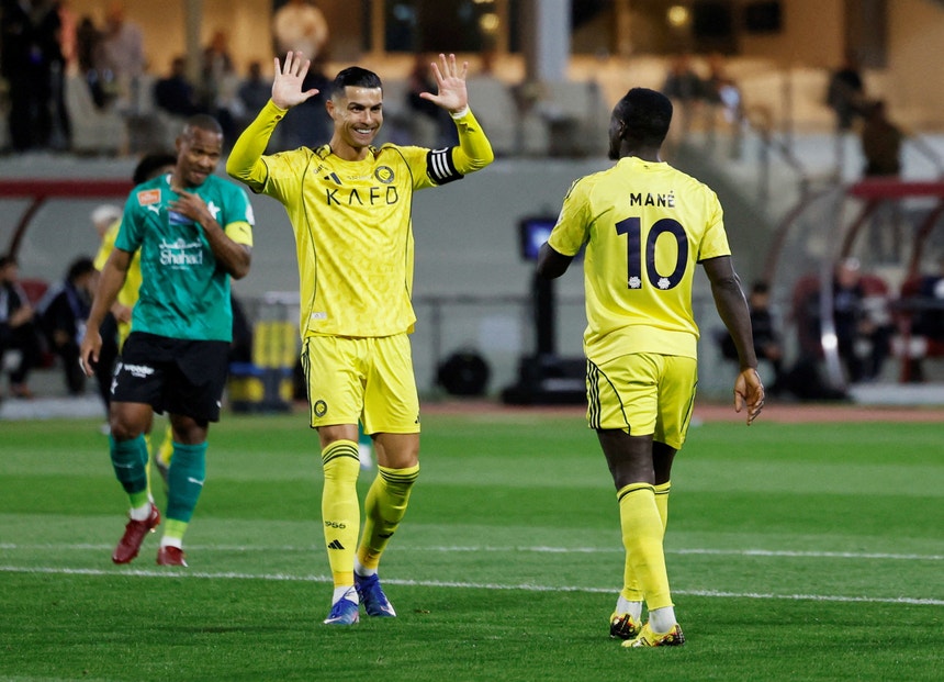 Imagem de Cristiano Ronaldo marca e assiste na goleada que coloca Al Nassr na liderança