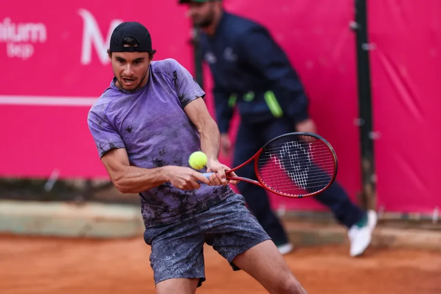 Imagem relacionada com a notícia: Duarte Vale já deixou o Indoor Oeiras Open
