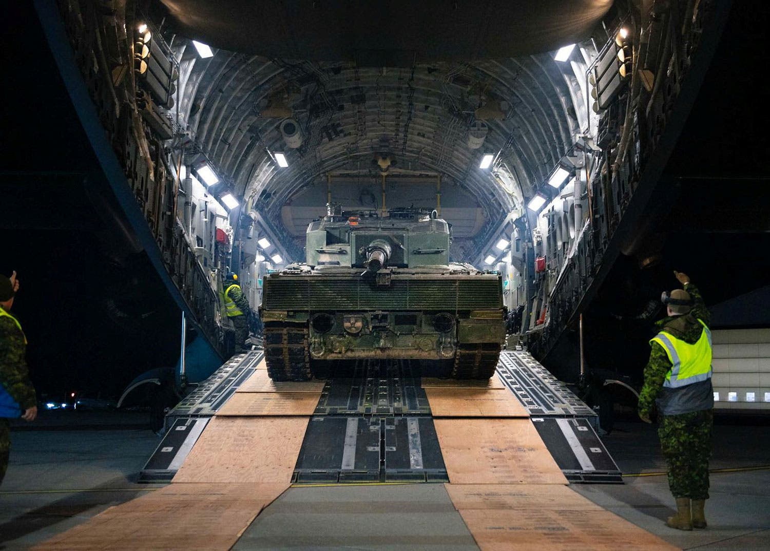 Os primeiros carros armados Leopard 2 enviados pelo Canadá para a Ucrânia, chegaram à Polónia a cinco de fevereiro 2023 Foto - Reuters