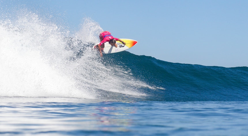  Layne Beachley mostra como se surfa
