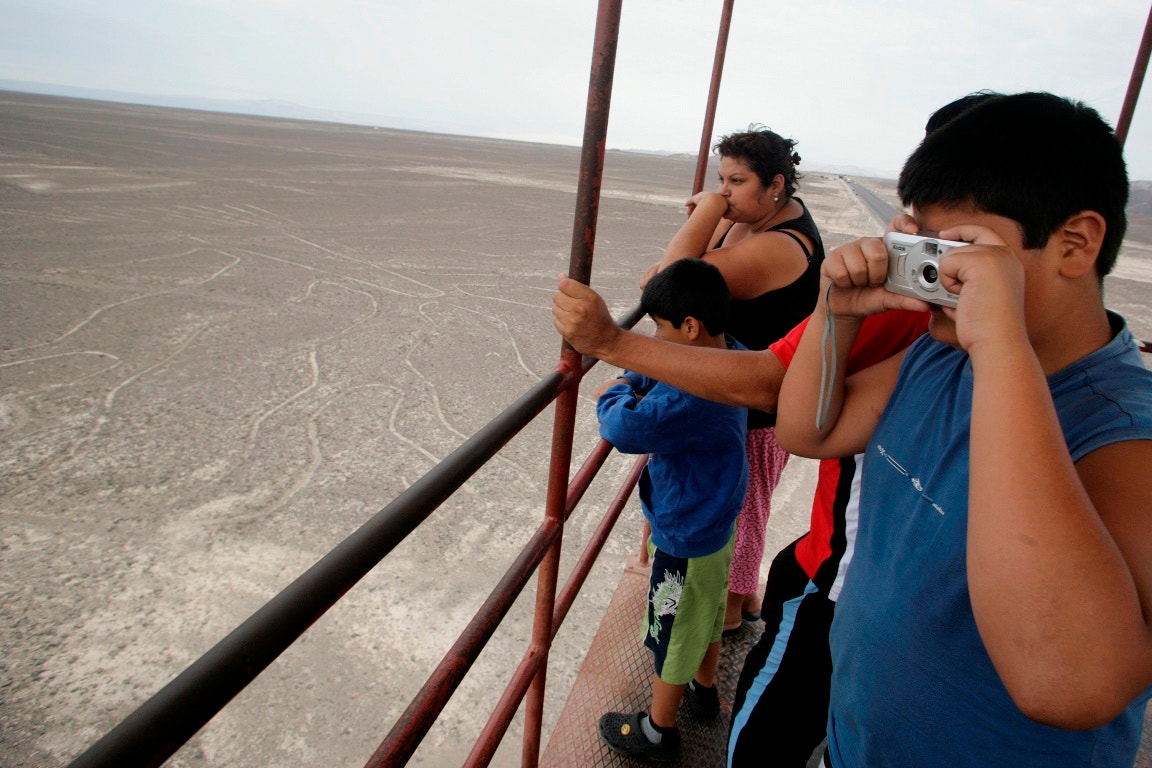  Linhas de Nazca e os turistas | Enrique Castro-Mendivil - Reuters 