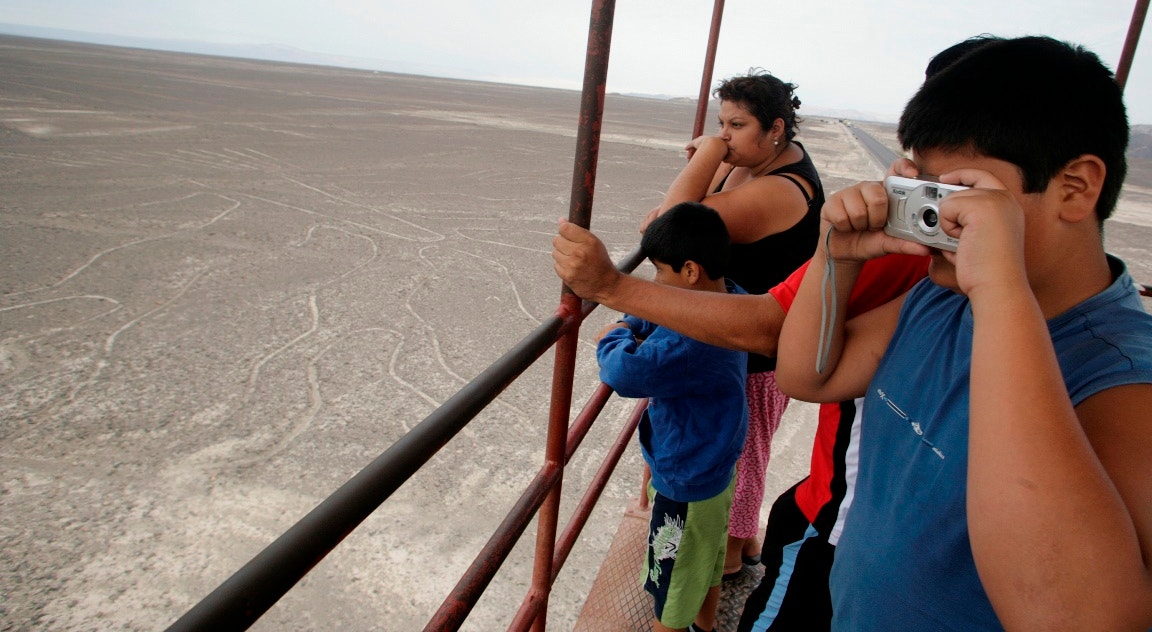  Linhas de Nazca e os turistas | Enrique Castro-Mendivil - Reuters 