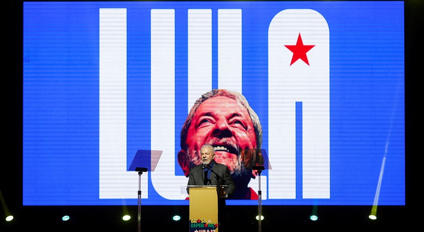 Lula diz estar perto da vitória já na primeira volta das eleições brasileiras
