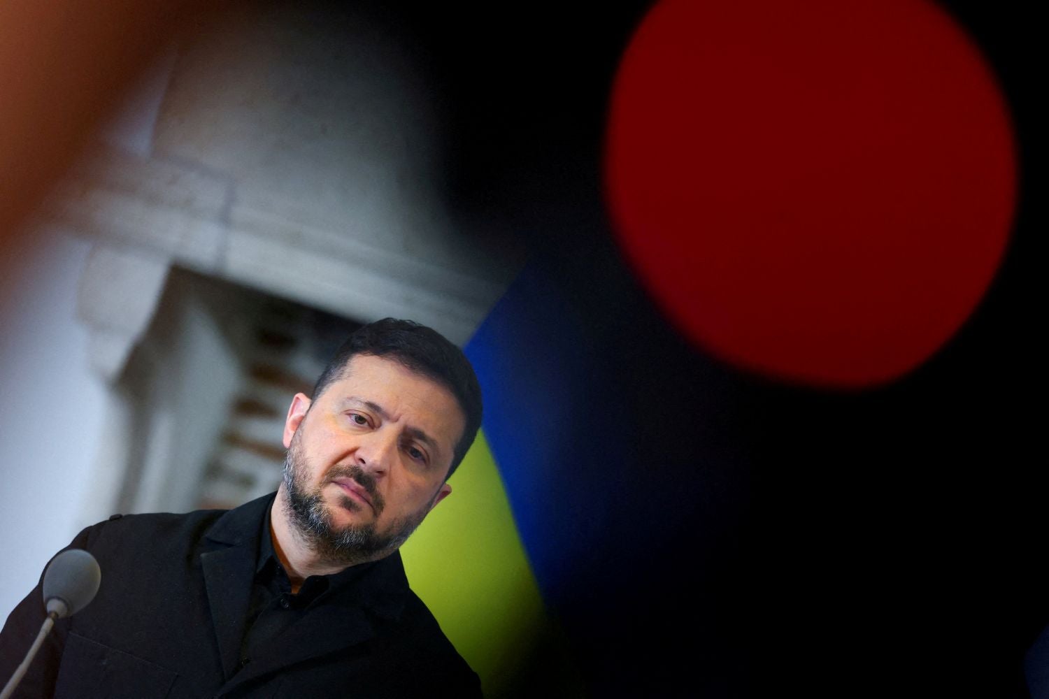 Zelensky acusa Rússia de não respeitar cessar-fogo na linha da frente