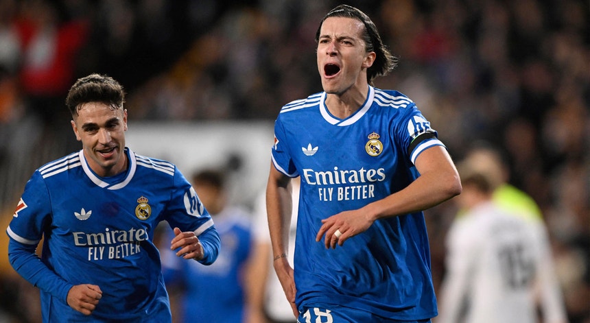 Imagem de Real Madrid volta a colar-se ao Barcelona