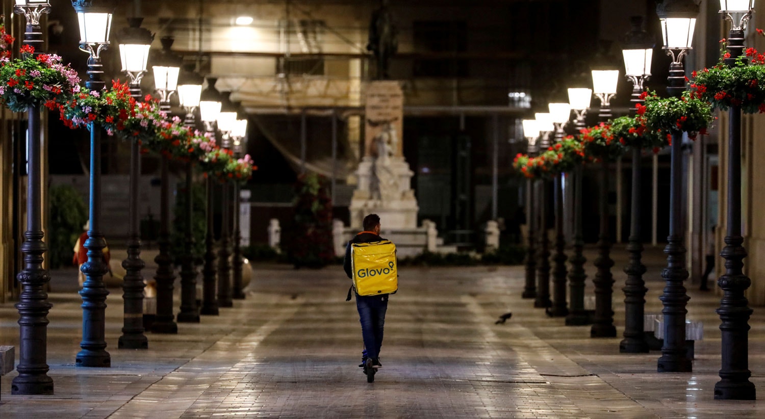  Um estafeta na rua Larios em M&aacute;laga, Espanha / Jon Nazca - Reuters 