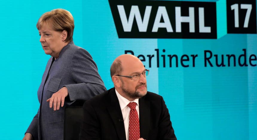 Merkel e Schulz ontem à noite num debate televisivo em Berlim. Foto: Michael Dalder - Reuters