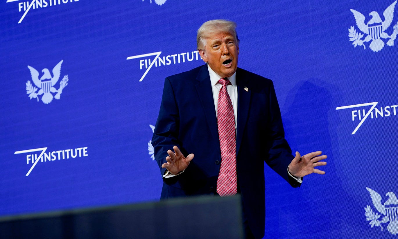 Trump assina decreto para pagar a funcionários de agência de segurança de aeroportos