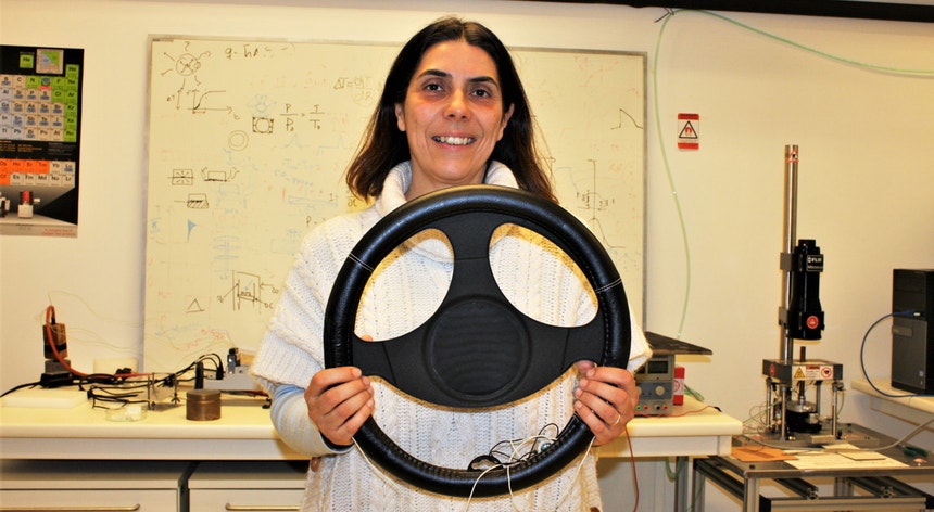 A investigadora Helena Alves e o volante "amigo dos condutores"
