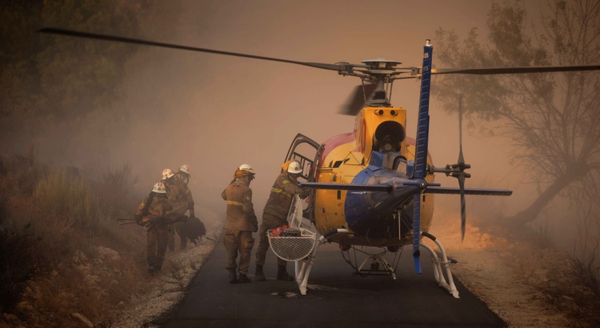 Imagem de Principais incêndios em fase de resolução. Operacionais evitam reacendimentos