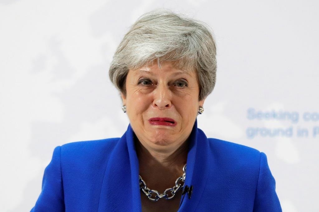  A primeira-ministra Theresa May faz uma careta durante o discurso sobre Brexit em Londres, 21 Maio 2019. Kirsty Wigglesworth/Pool via REUTERS 