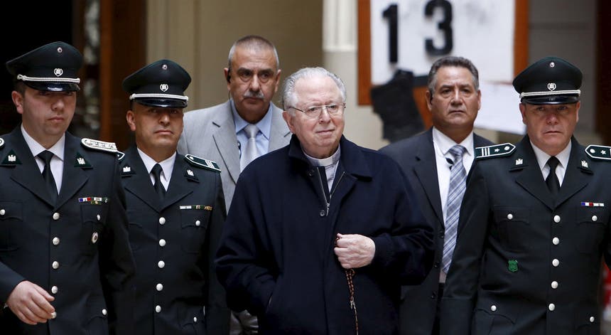O padre Karadima negou em tribunal as acusações apesar de ter sido considerado culpado pelo Vaticano. Foto: Carlos Vera - Reuters O padre Karadima negou em tribunal as acusações apesar de ter sido considerado culpado pelo Vaticano. Foto: Carlos Vera - Reuters