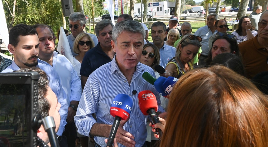 Carneiro garante que propostas do PS cabem no Orçamento