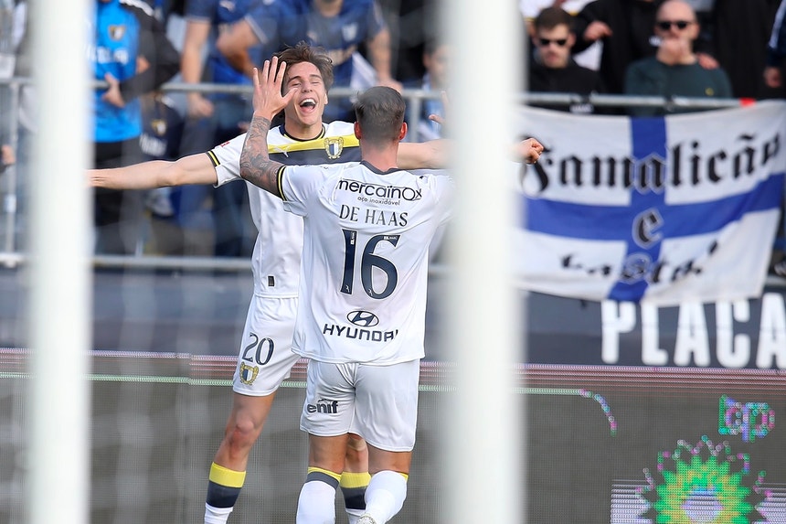 Imagem de Famalicão goleia Estoril