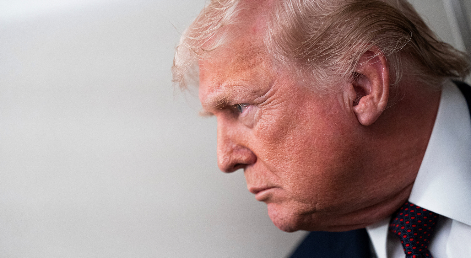 Trump anuncia tarifas de 25% sobre qualquer pa�s que fa�a neg�cios com o Ir�o