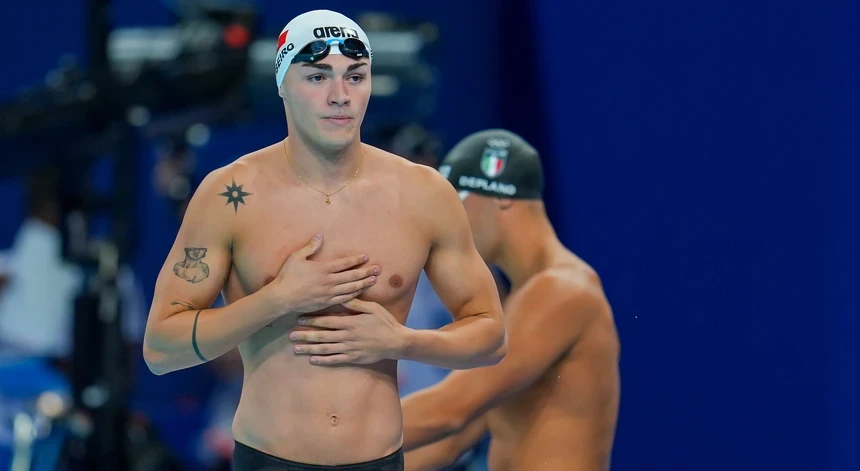 Nadador Diogo Ribeiro soma mais dois títulos, Sporting renova recorde dos 4x100 livres