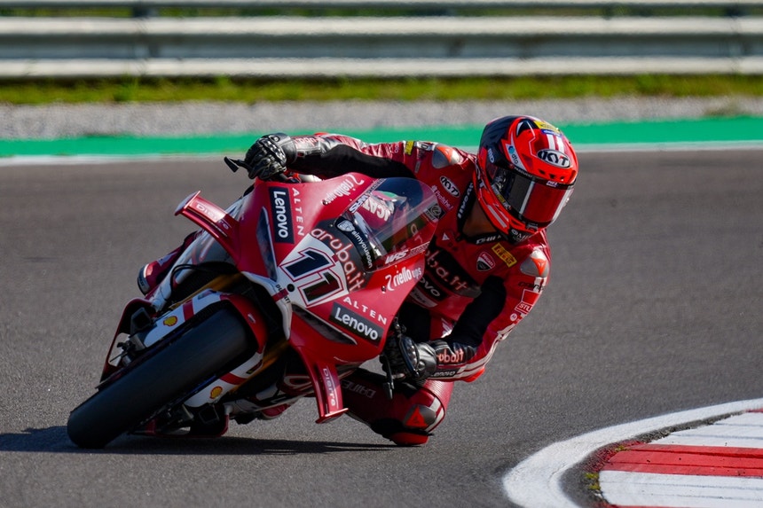 Imagem de Piloto italiano Nicolò Bulega conquista título mundial de Superbikes