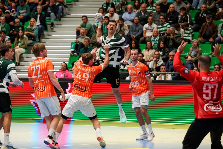 Imagem de Sporting vence IFK Kristianstad e mantém liderança do Grupo D da Champions de andebol