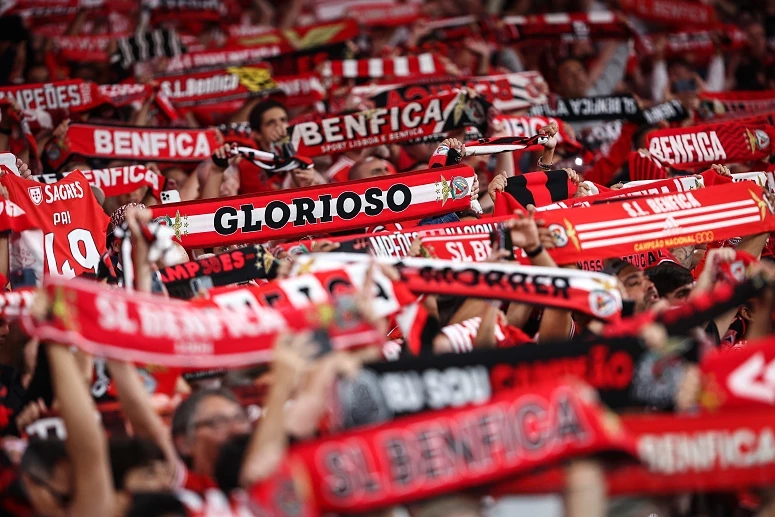 O homem foi  esfaqueado numa das bancadas do Estádio da Luz
