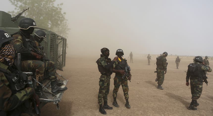 Soldados dos Camarões estão a participar na ofensiva contra o Boko Haram. Foto: Joe Penney Soldados dos Camarões estão a participar na ofensiva contra o Boko Haram. Foto: Joe Penney