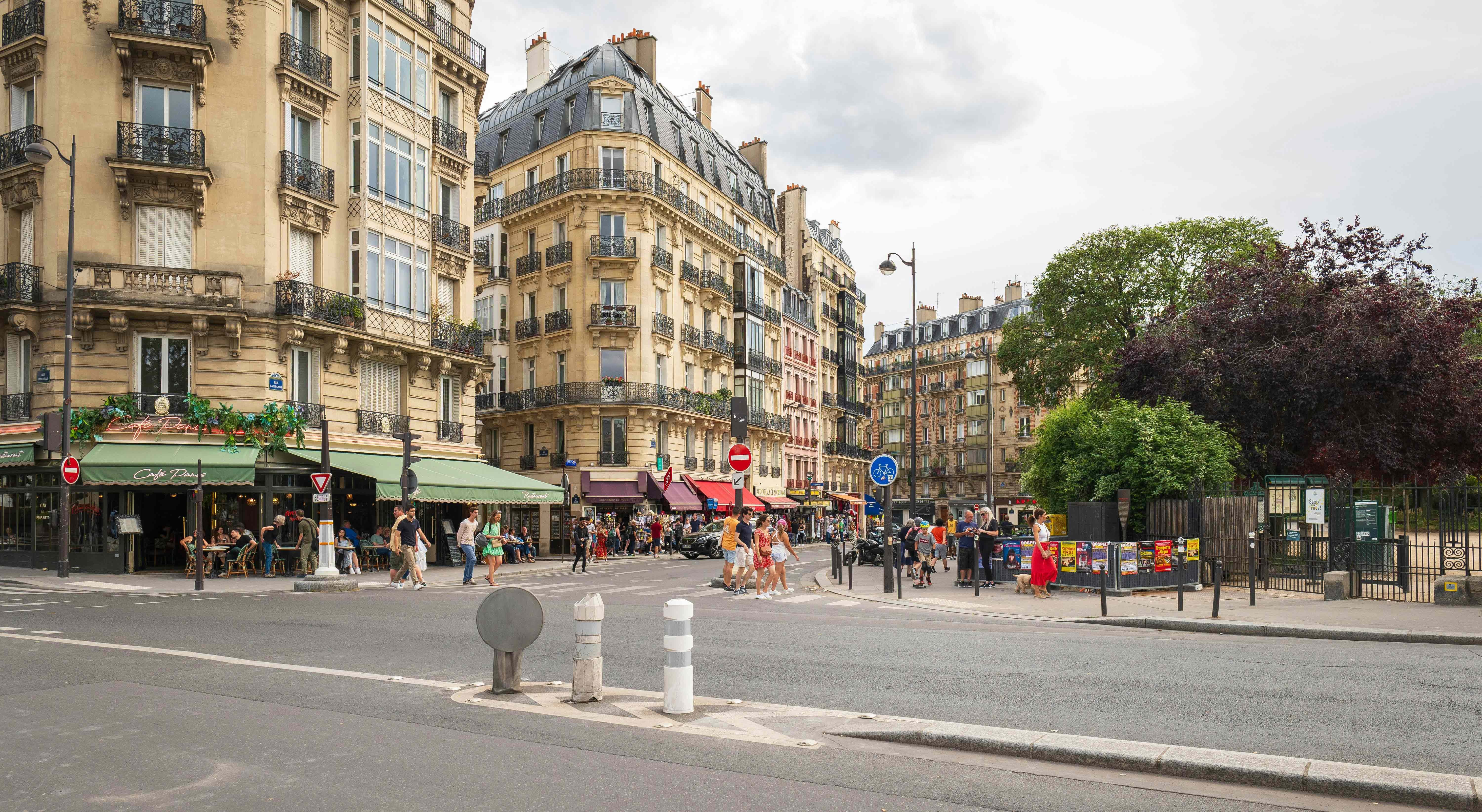 Milhares de parisienses retirados para detonação de bomba da II Guerra Mundial